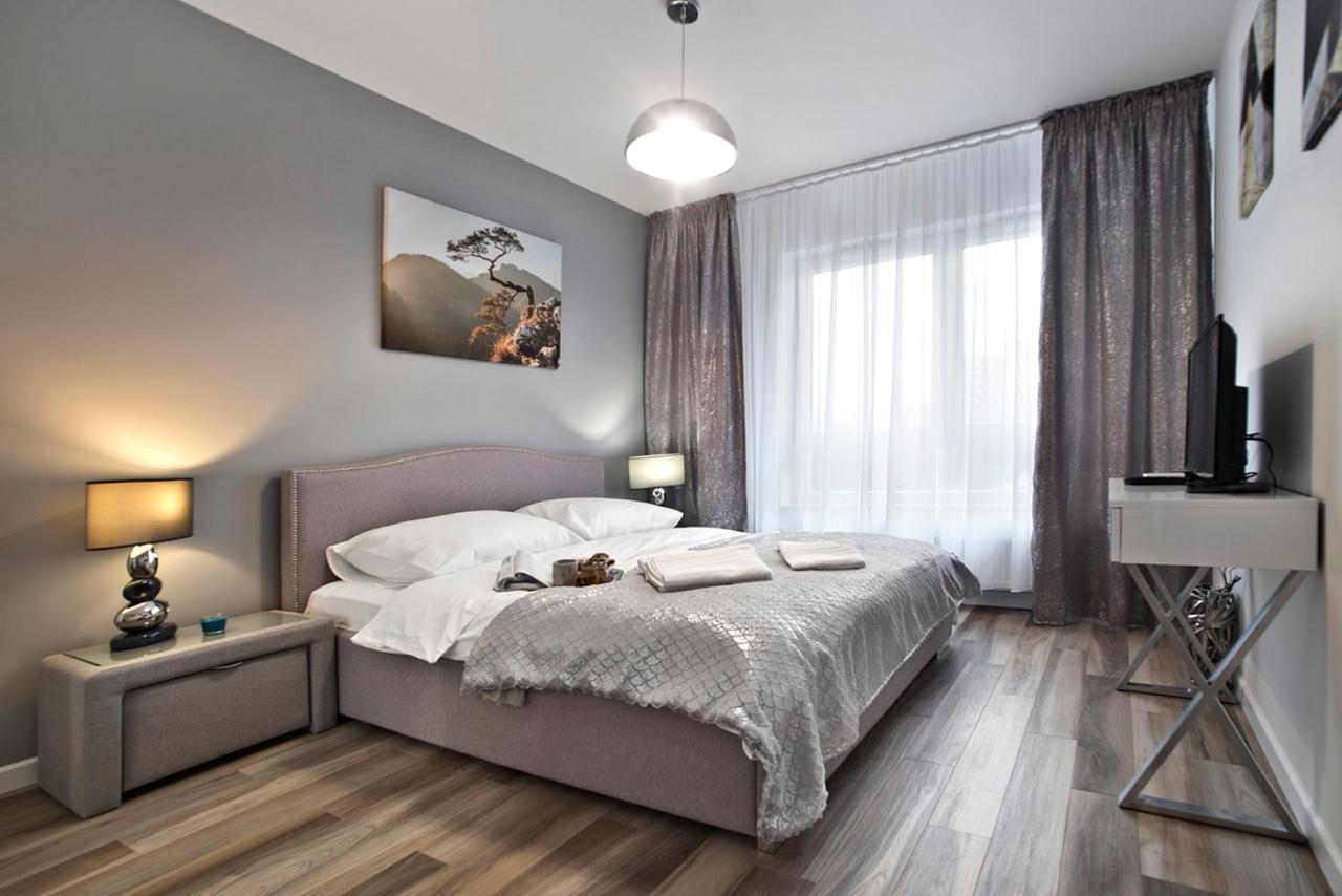 Goclaw P&O Serviced Apartments Varsóvia Exterior foto